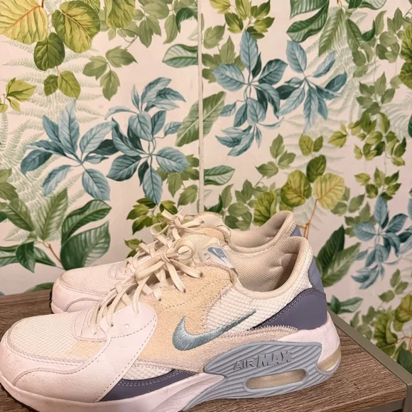 Nike Air Max Sneakers (10.5) - Picture 3 of 8